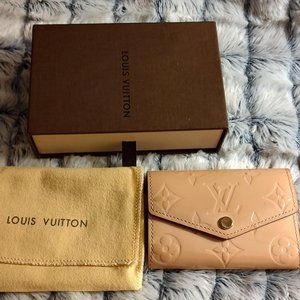 Louis Vuitton vernis key holder.